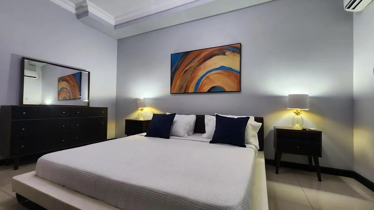 Luxury 2-Bedroom Suite Adjacent Ac Marriott Hotel New Kingston